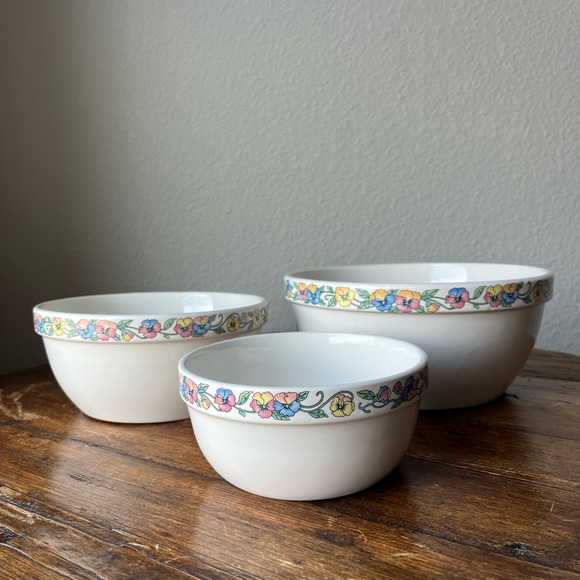 Nishiwaki Japan Nesting Bowls with floral Rim design Set of 3 - Picture 9 of 10